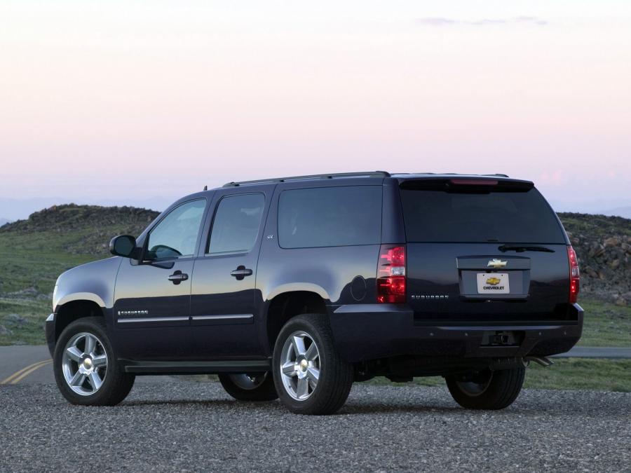  Chevrolet Suburban 2006 года  (фото 9 из 16)